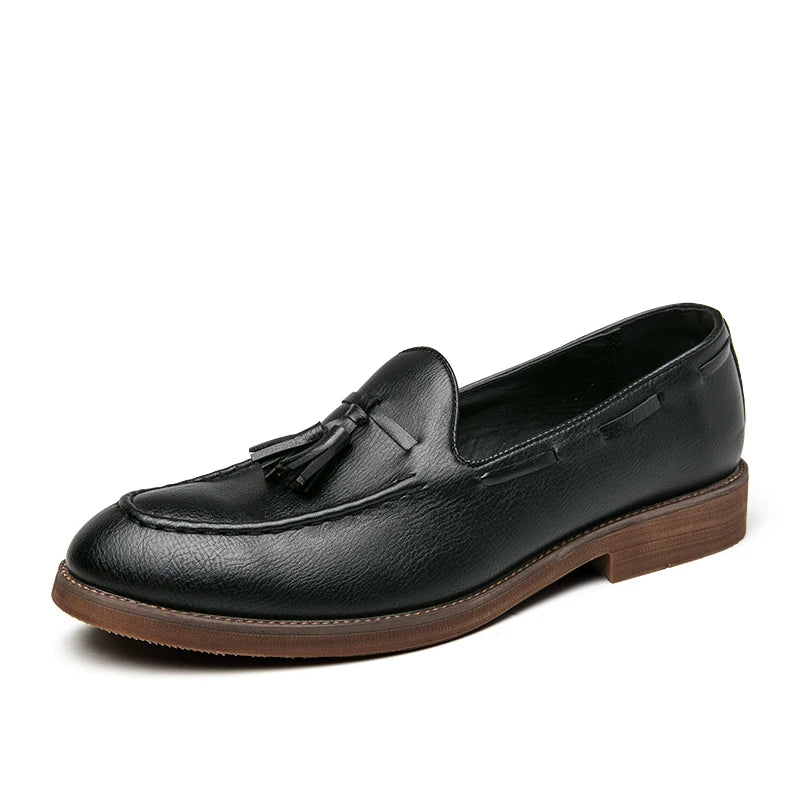 New High Quality Pointed Casual Leather Shoes Men's Wedding Shoes Bullock Fringe A Slip-On Beef Sole Stylist Fashion Shoes