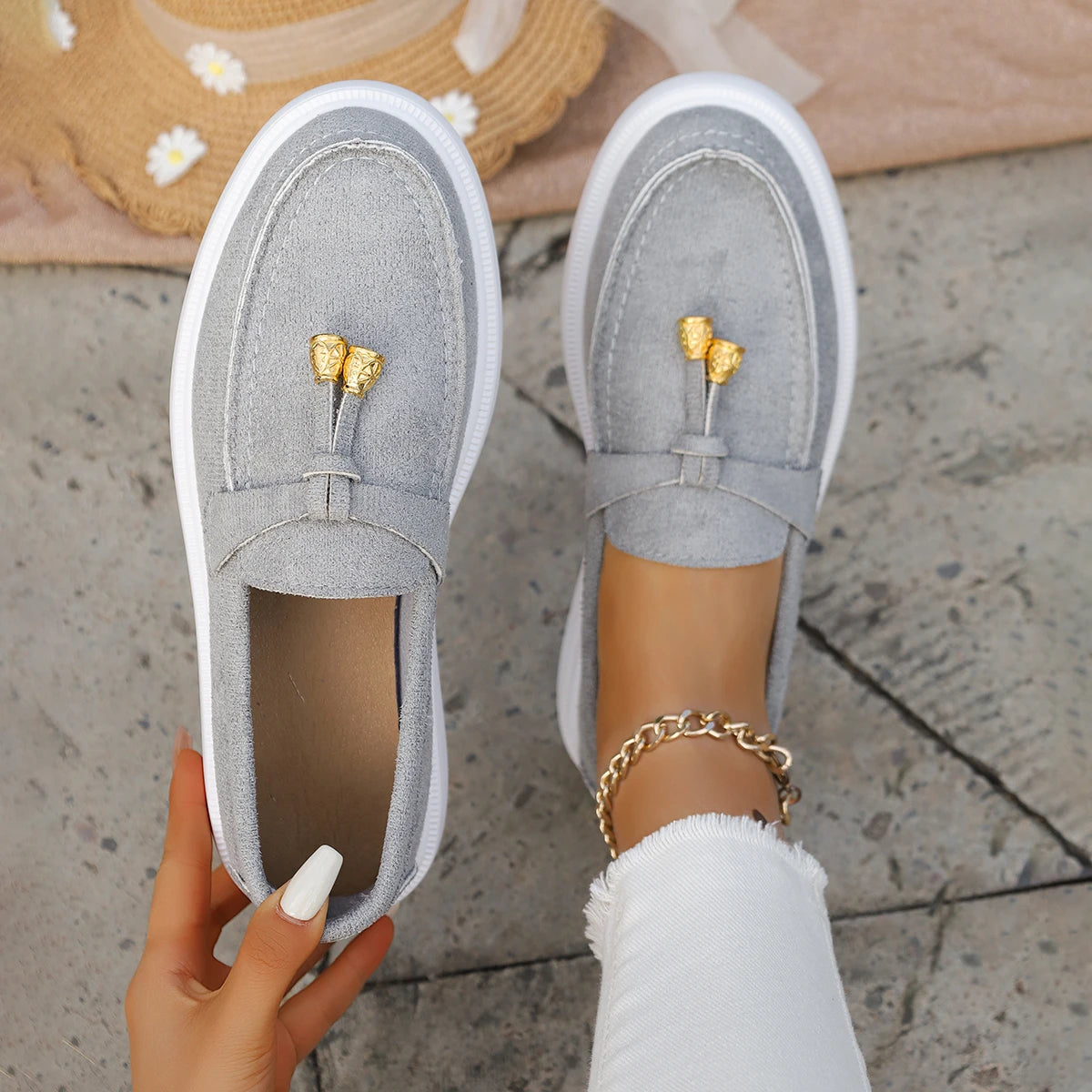 Women's Casual Slip-On Shoes: Comfortable Round-Toe Shoes with Thick Soft Rubber Soles (Spring/Summer Collection).