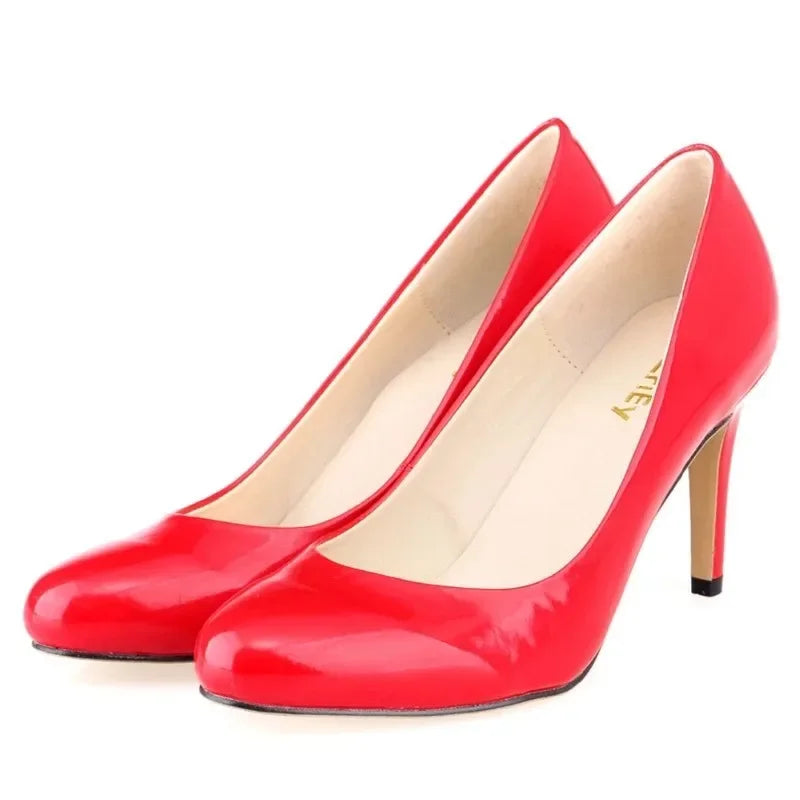 Classic Women’s Pumps: Elegant Mid-Heel Shoes with Round Toes.