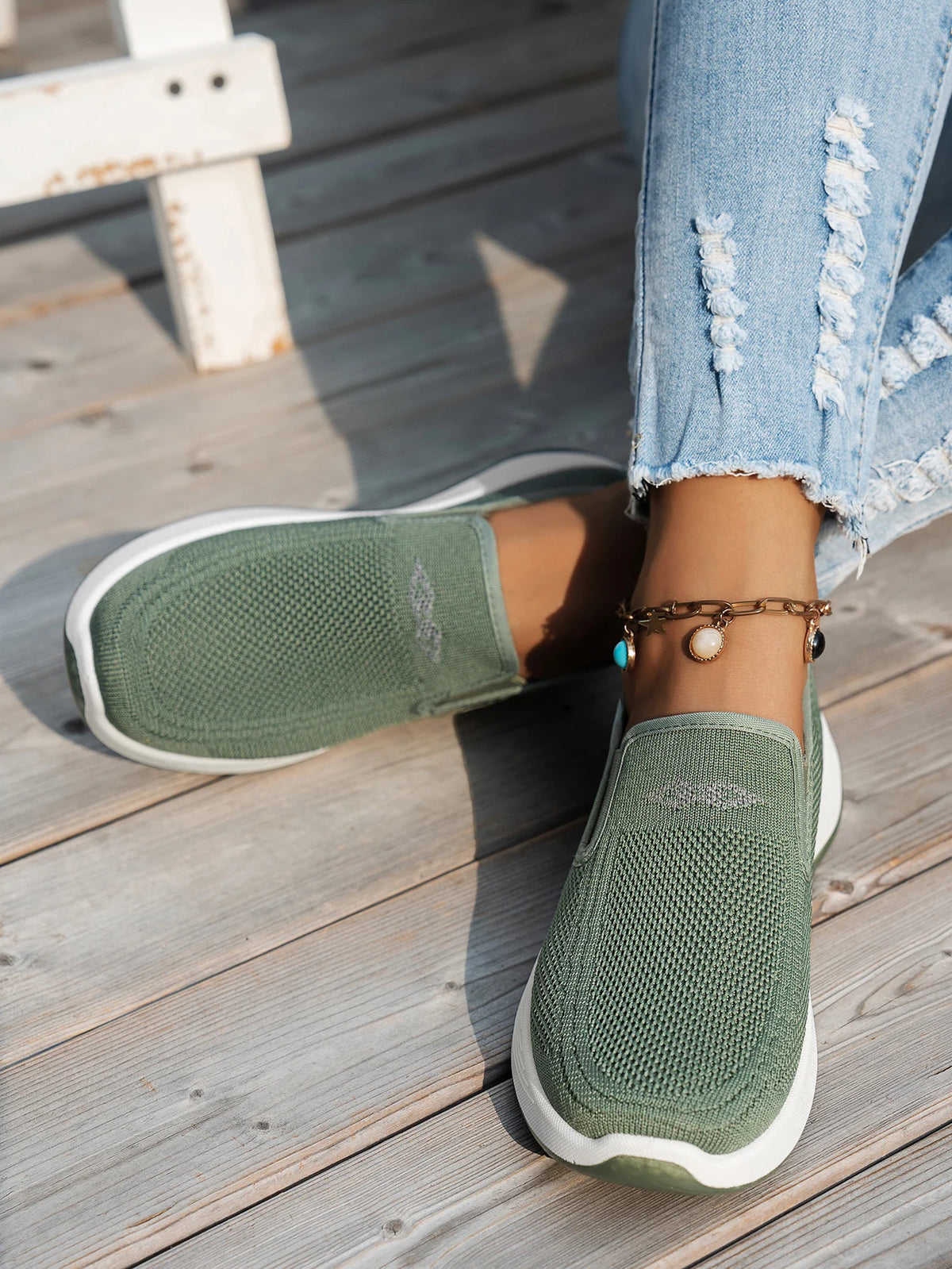 Women's Lightweight Casual Breathable Mesh Walking Shoes for All-Day Comfort.