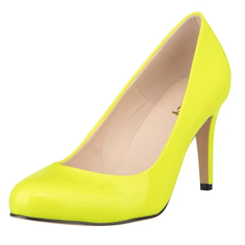 Classic Women’s Pumps: Elegant Mid-Heel Shoes with Round Toes.