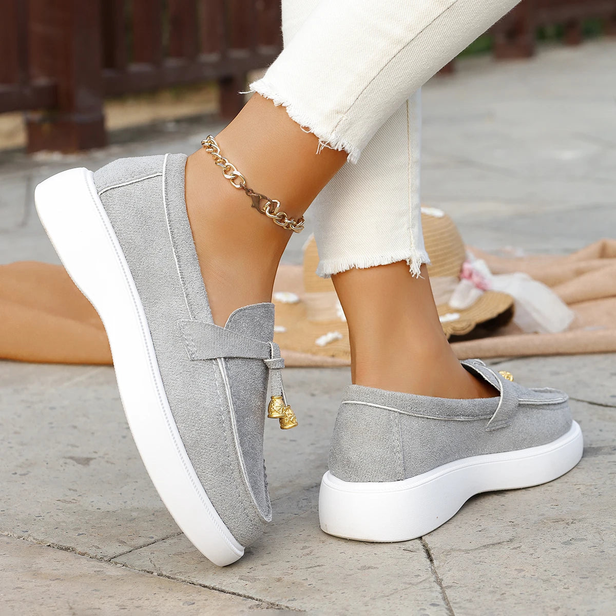 Women's Casual Slip-On Shoes: Comfortable Round-Toe Shoes with Thick Soft Rubber Soles (Spring/Summer Collection).