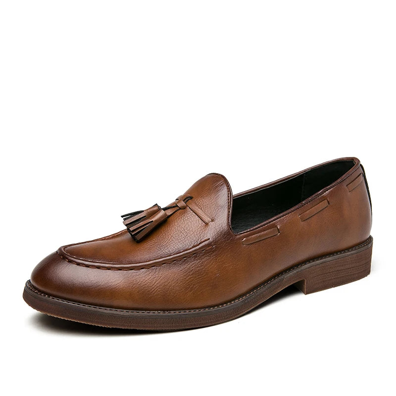 New High Quality Pointed Casual Leather Shoes Men's Wedding Shoes Bullock Fringe A Slip-On Beef Sole Stylist Fashion Shoes