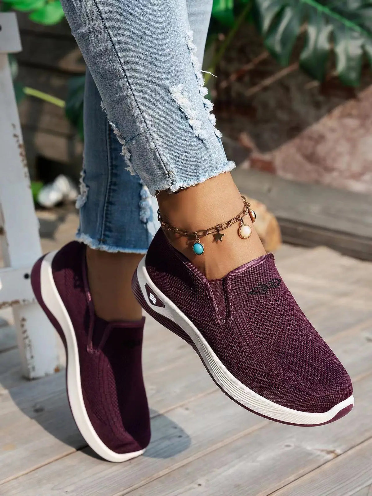 Women's Lightweight Casual Breathable Mesh Walking Shoes for All-Day Comfort.