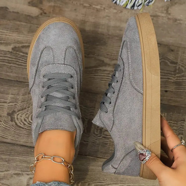 The Retro Canvas Women's Flat Sneaker – Fashion-Forward Breathable Design, Classic Round-Toe Silhouette, and Engineered Comfort for Spring and Autumn Wear in Vibrant Red
