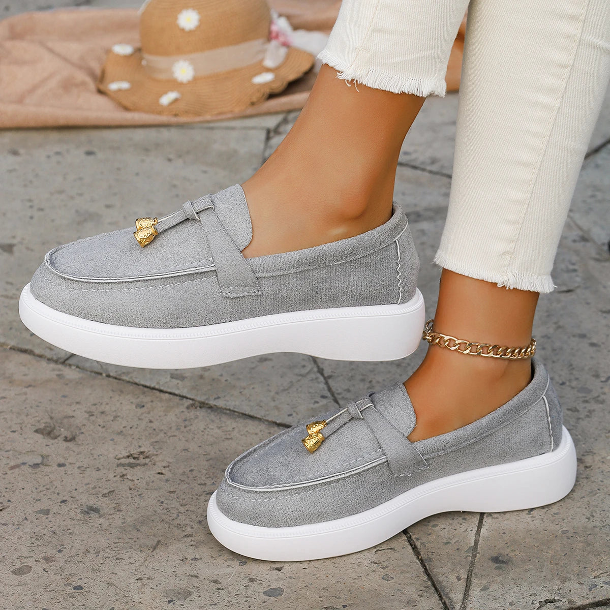 Women's Casual Slip-On Shoes: Comfortable Round-Toe Shoes with Thick Soft Rubber Soles (Spring/Summer Collection).