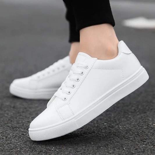 Men’s Everyday Walking Sneakers: Ultra-lightweight construction meets premium comfort for an effortless, casual stride.