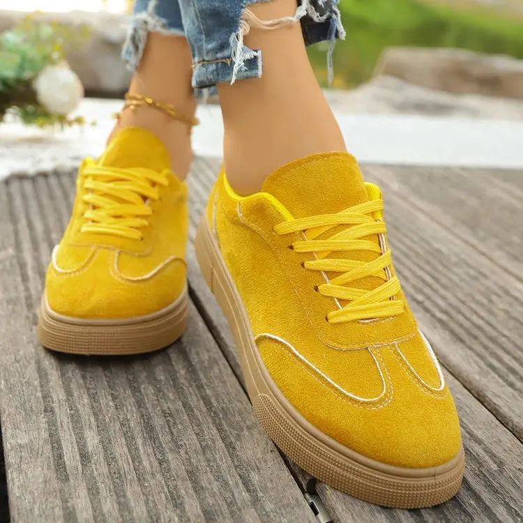 The Retro Canvas Women's Flat Sneaker – Fashion-Forward Breathable Design, Classic Round-Toe Silhouette, and Engineered Comfort for Spring and Autumn Wear in Vibrant Red