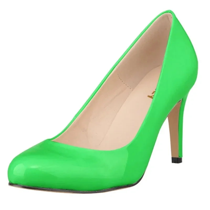 Classic Women’s Pumps: Elegant Mid-Heel Shoes with Round Toes.