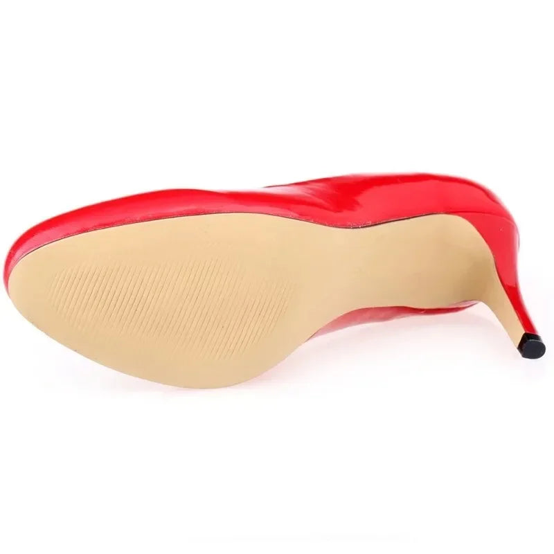 Classic Women’s Pumps: Elegant Mid-Heel Shoes with Round Toes.