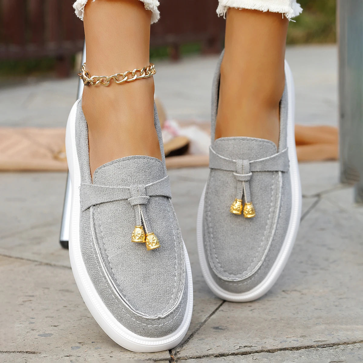 Women's Casual Slip-On Shoes: Comfortable Round-Toe Shoes with Thick Soft Rubber Soles (Spring/Summer Collection).