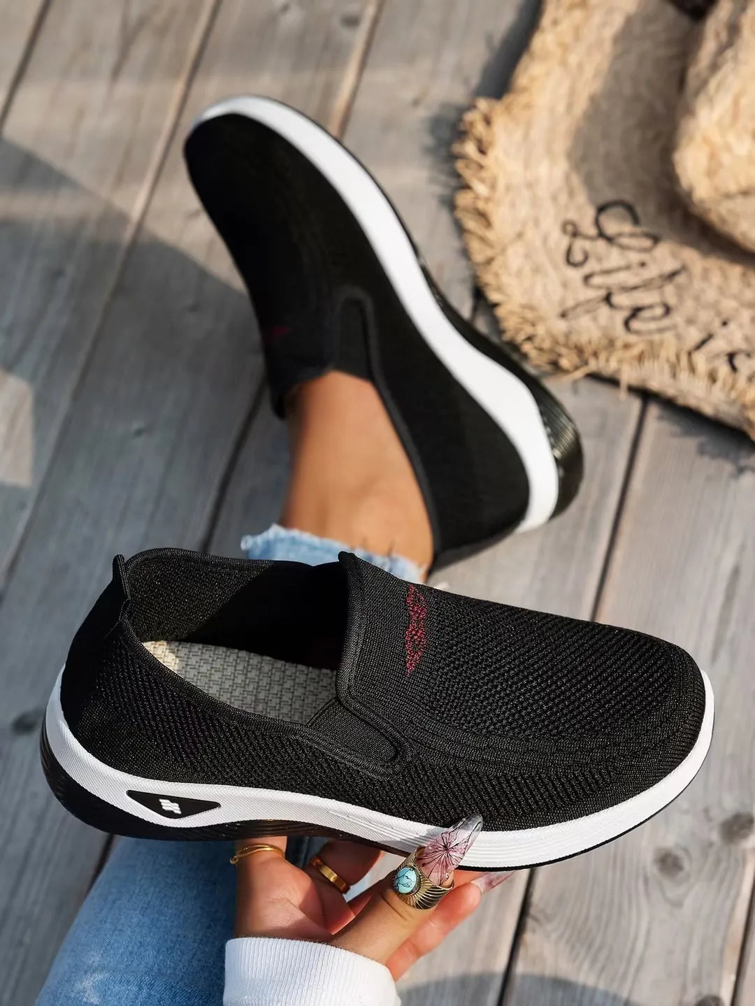 Women's Lightweight Casual Breathable Mesh Walking Shoes for All-Day Comfort.