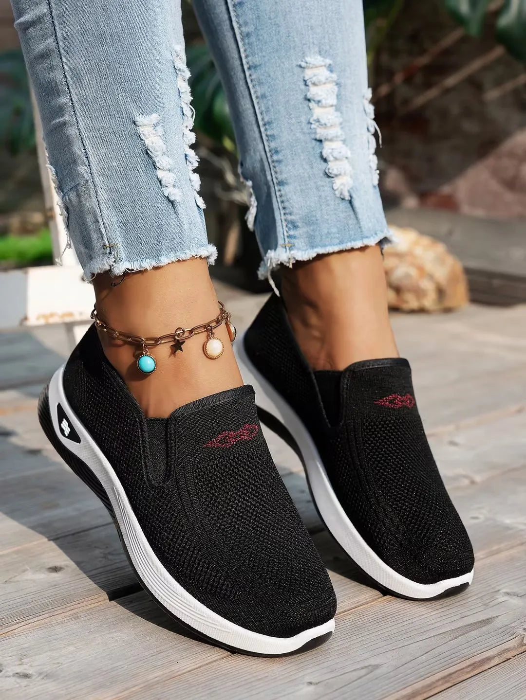 Women's Lightweight Casual Breathable Mesh Walking Shoes for All-Day Comfort.