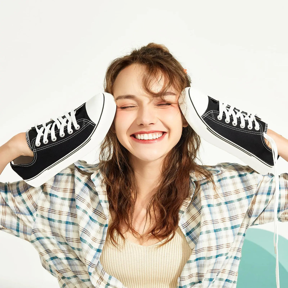 Women's Low-Top Canvas Sneakers – Breathable Casual Slip-On Flats