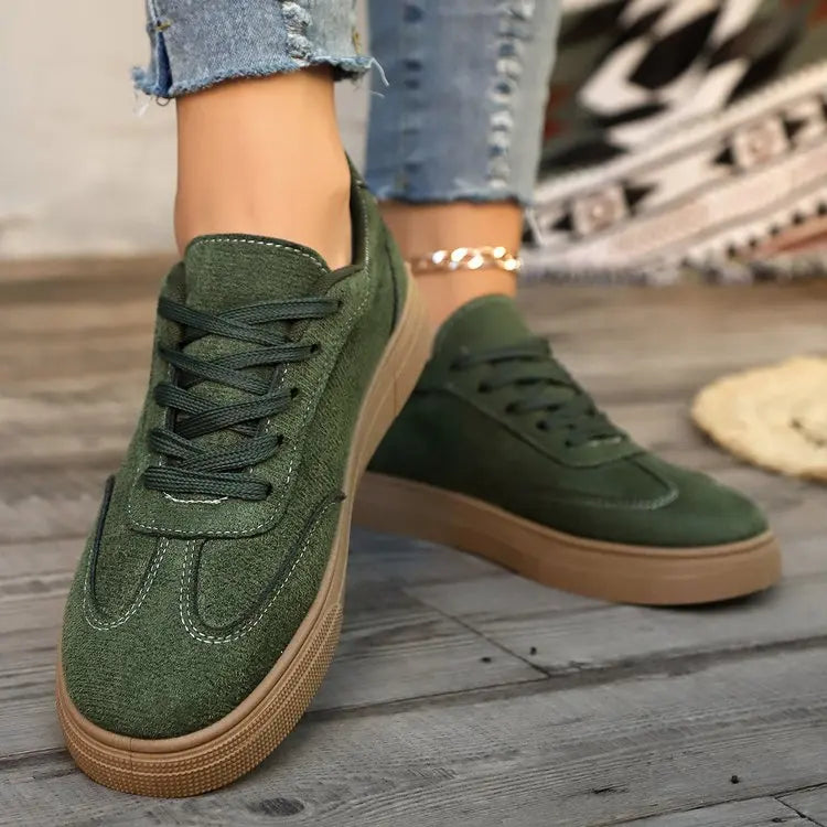 The Retro Canvas Women's Flat Sneaker – Fashion-Forward Breathable Design, Classic Round-Toe Silhouette, and Engineered Comfort for Spring and Autumn Wear in Vibrant Red
