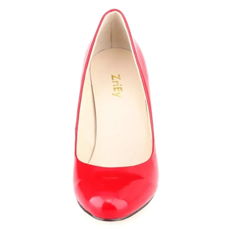 Classic Women’s Pumps: Elegant Mid-Heel Shoes with Round Toes.