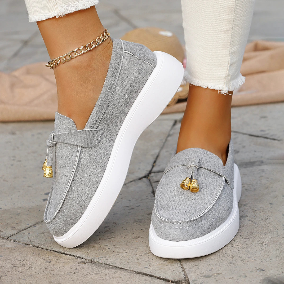 Women's Casual Slip-On Shoes: Comfortable Round-Toe Shoes with Thick Soft Rubber Soles (Spring/Summer Collection).