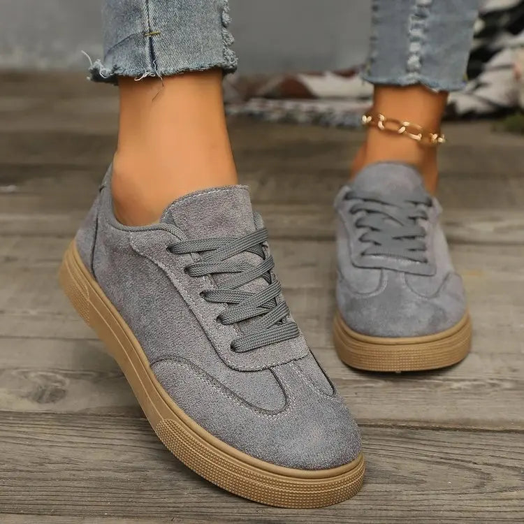 The Retro Canvas Women's Flat Sneaker – Fashion-Forward Breathable Design, Classic Round-Toe Silhouette, and Engineered Comfort for Spring and Autumn Wear in Vibrant Red