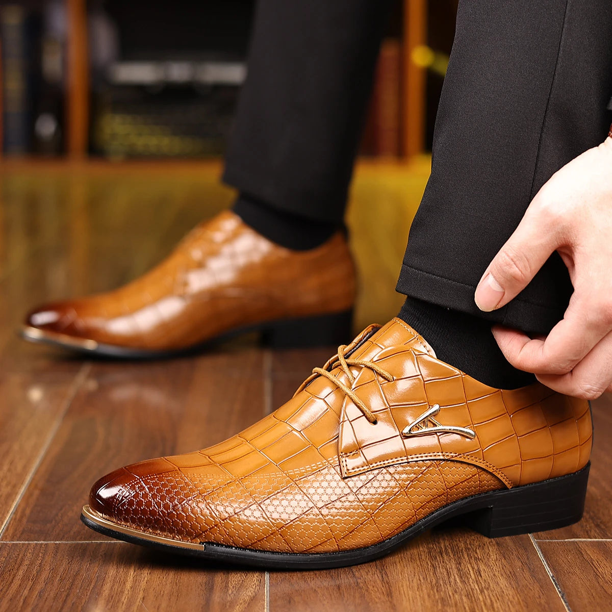 Men's Dress Shoes Lace-Up Brogue Shoes Classic Patent Leather Oxfords Pointed Wedding Shoes Business Office Men Formal Shoe 2025