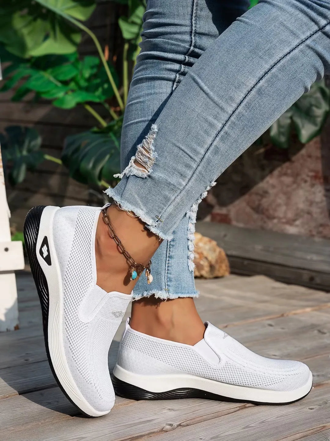 Women's Lightweight Casual Breathable Mesh Walking Shoes for All-Day Comfort.