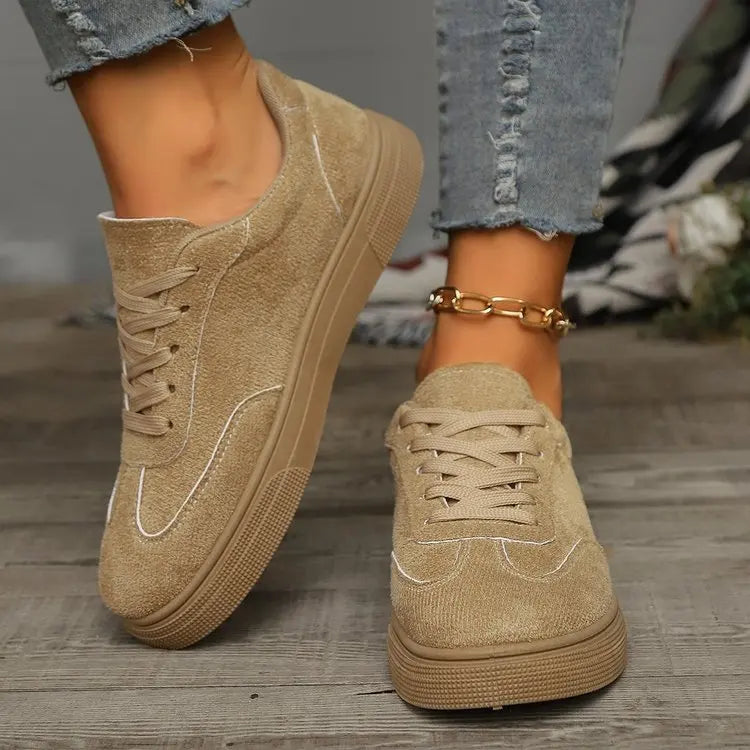 The Retro Canvas Women's Flat Sneaker – Fashion-Forward Breathable Design, Classic Round-Toe Silhouette, and Engineered Comfort for Spring and Autumn Wear in Vibrant Red