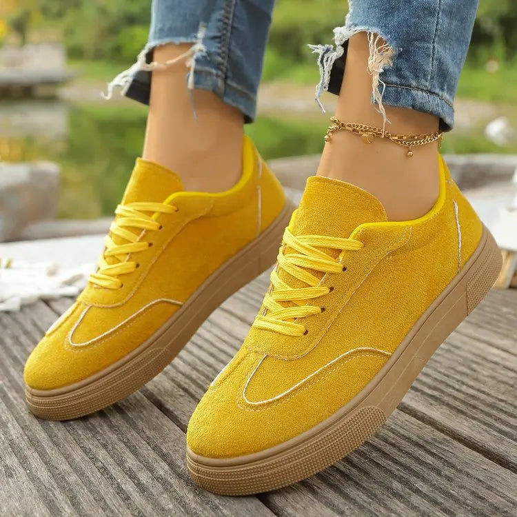 The Retro Canvas Women's Flat Sneaker – Fashion-Forward Breathable Design, Classic Round-Toe Silhouette, and Engineered Comfort for Spring and Autumn Wear in Vibrant Red