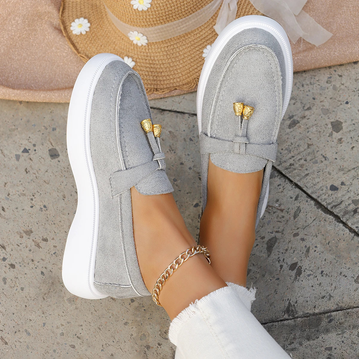 Women's Casual Slip-On Shoes: Comfortable Round-Toe Shoes with Thick Soft Rubber Soles (Spring/Summer Collection).